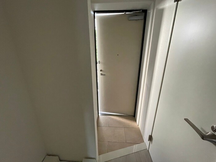 物件内観写真15　(玄関)