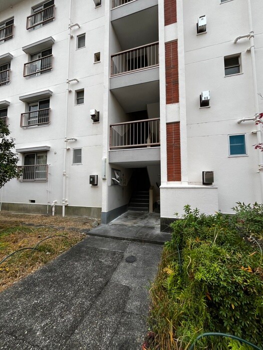 物件外観写真5　(エントランス部分)