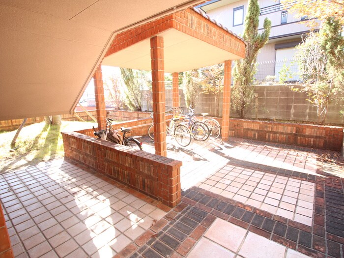 物件外観写真5　(駐輪場)