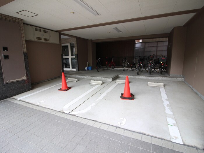 物件外観写真5　(駐車場)