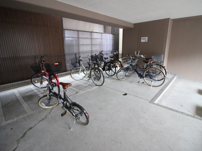 物件外観写真6　(駐輪場)