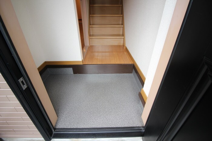 物件内観写真7　(玄関)