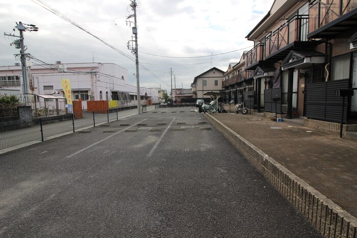 物件外観写真4　(駐車場)