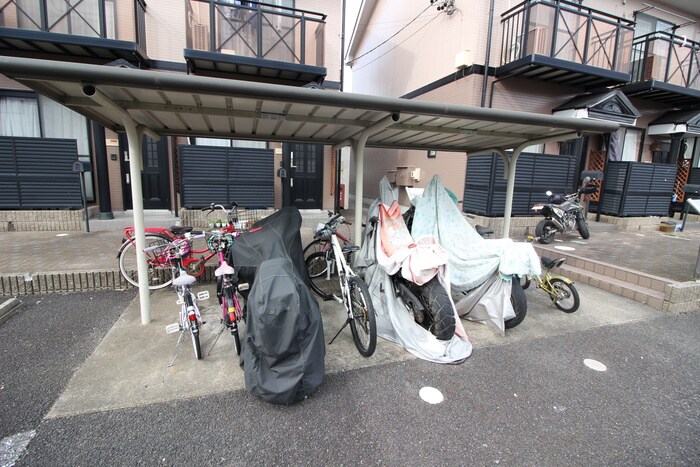 物件外観写真5　(駐輪場)