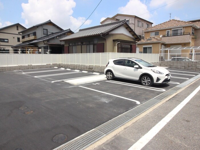 物件外観写真3　(駐車場)