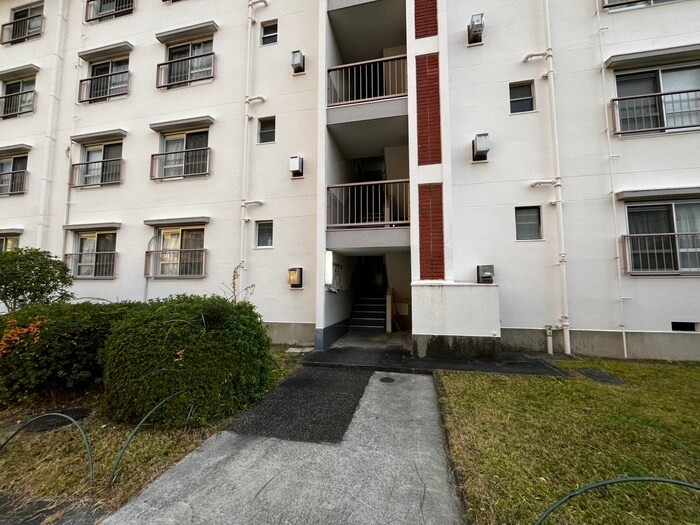 物件外観写真5　(エントランス部分)