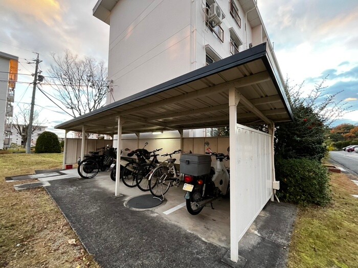 物件外観写真6　(駐輪場)