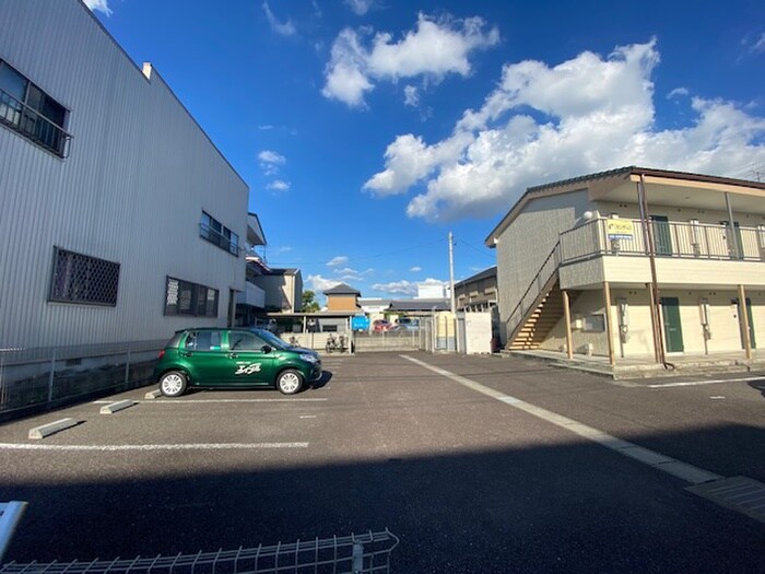 物件外観写真3　(駐車場)