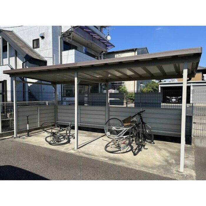 物件外観写真4　(駐輪場)