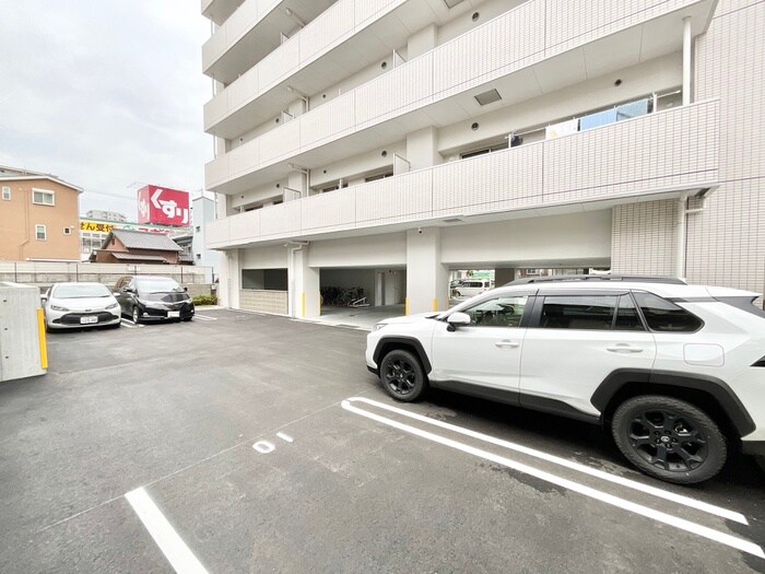 物件外観写真4　(駐車場)