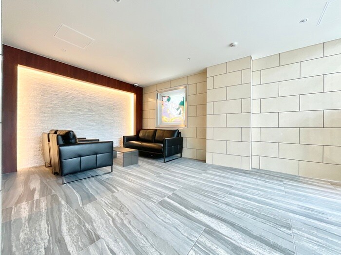 物件外観写真6　(エントランス部分)