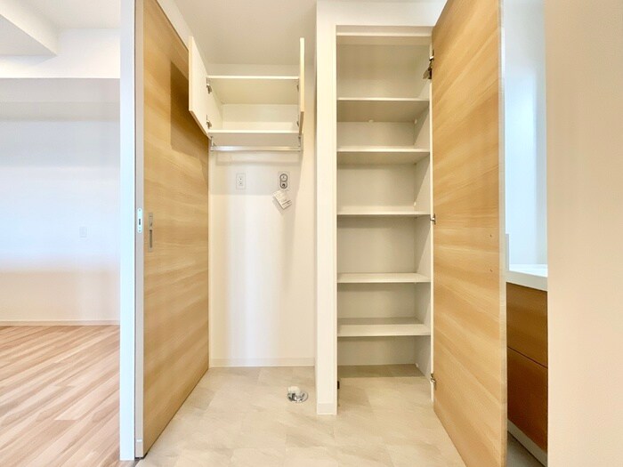 物件内観写真16　(洗濯機置場)