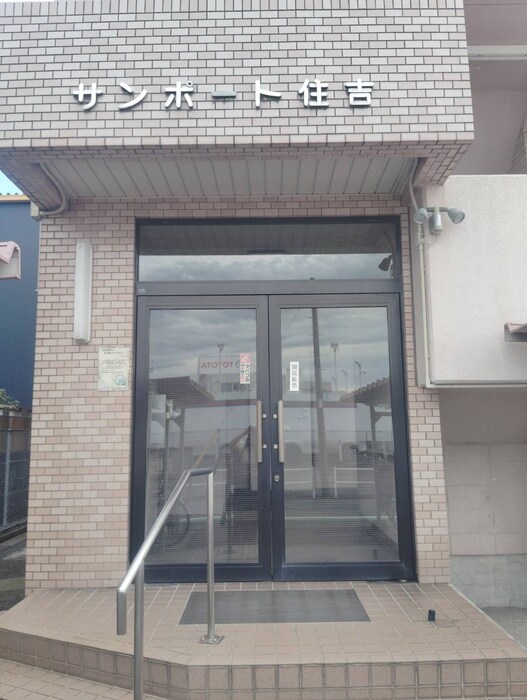 物件外観写真5　(エントランス部分)