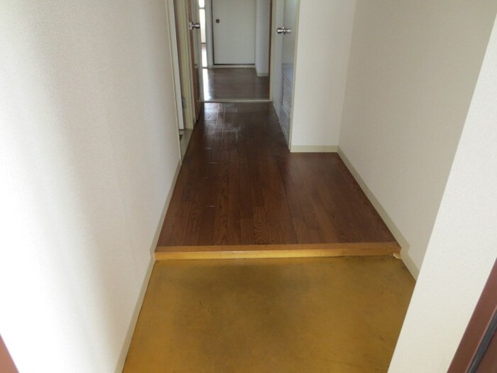 物件内観写真16　(玄関)
