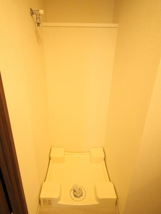 物件内観写真12　(洗濯機置場)