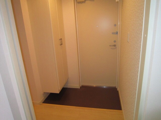 物件内観写真13　(玄関)
