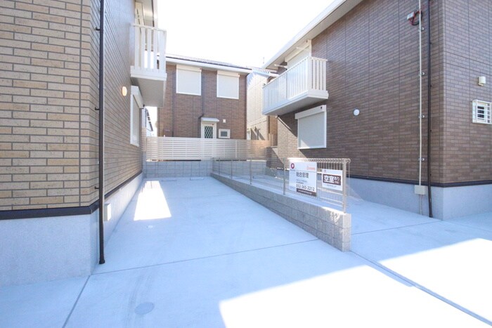 物件外観写真3　(駐車場)