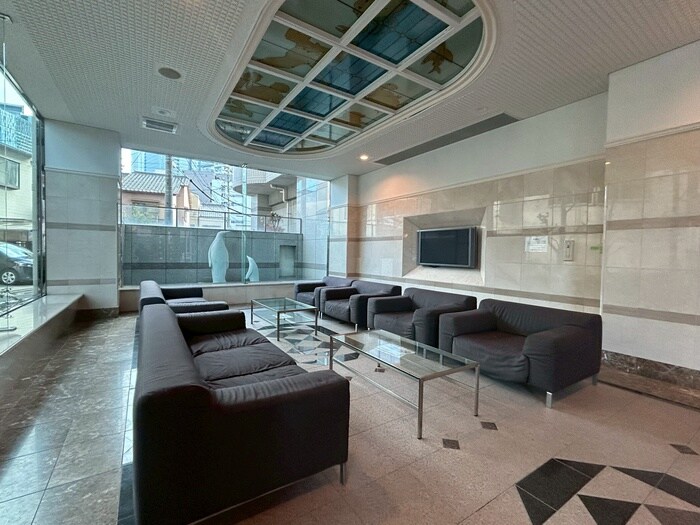 物件外観写真4　(エントランス部分)