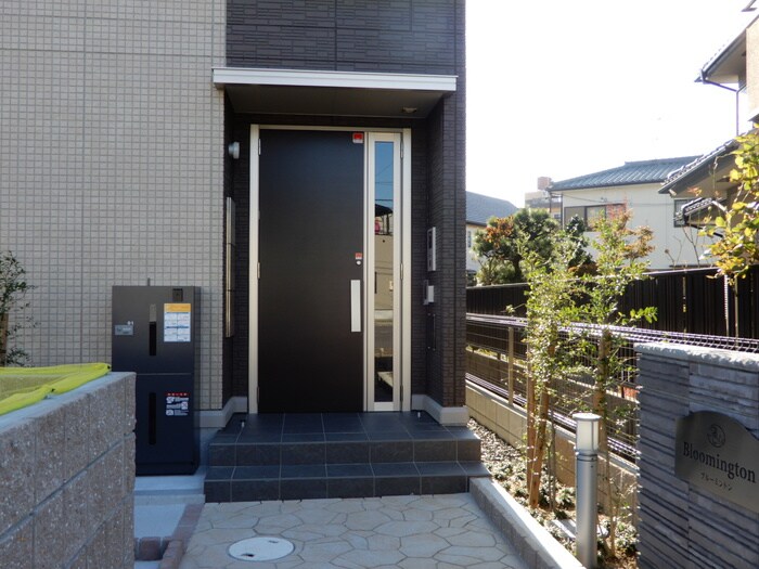 物件外観写真3　(エントランス部分)