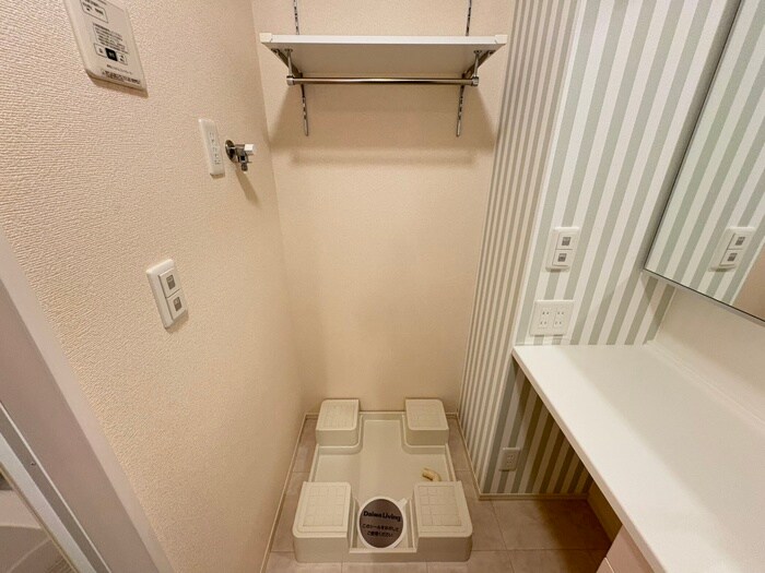 物件内観写真16　(洗濯機置場)