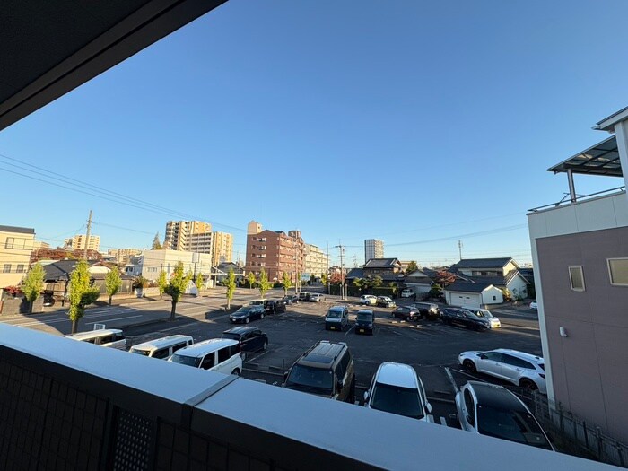 物件内観写真18　(室内からの展望)