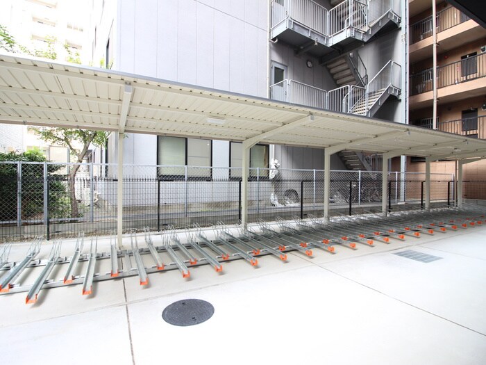 物件外観写真3　(駐輪場)