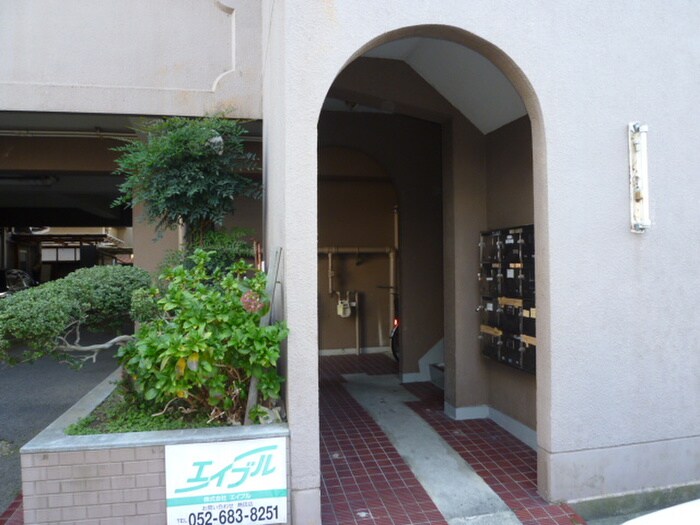 物件外観写真4　(エントランス部分)