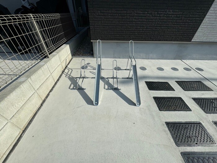 物件外観写真3　(駐輪場)