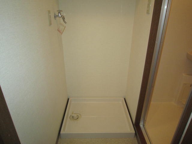 物件内観写真11　(洗濯機置場)