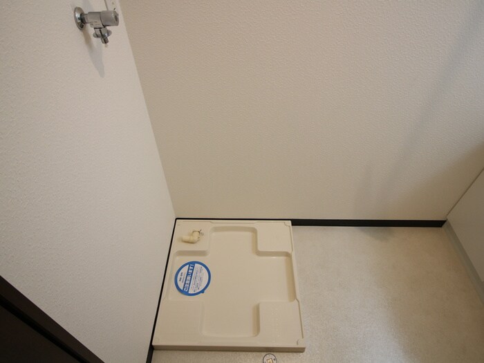 物件内観写真16　(洗濯機置場)