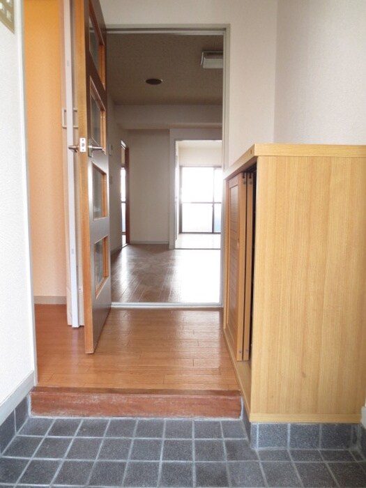 物件内観写真7　(玄関)