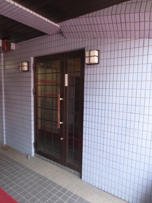 物件外観写真4　(エントランス部分)