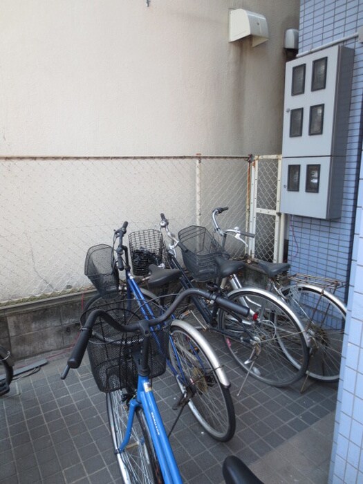 物件外観写真5　(駐輪場)