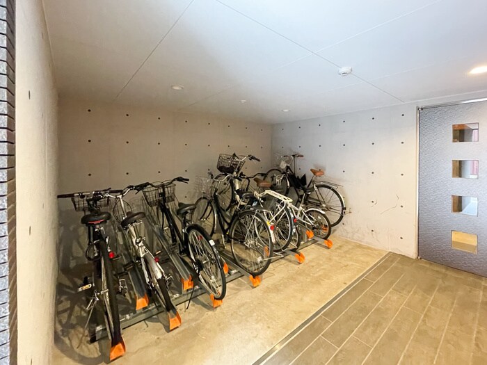 物件外観写真6　(駐輪場)