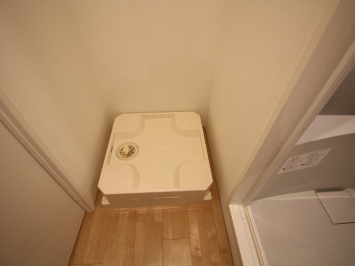 物件内観写真12　(洗濯機置場)