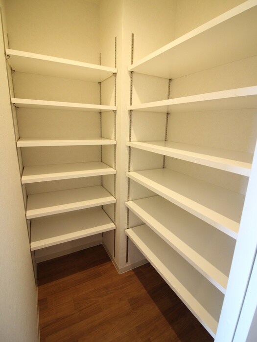 物件内観写真6　(収納)