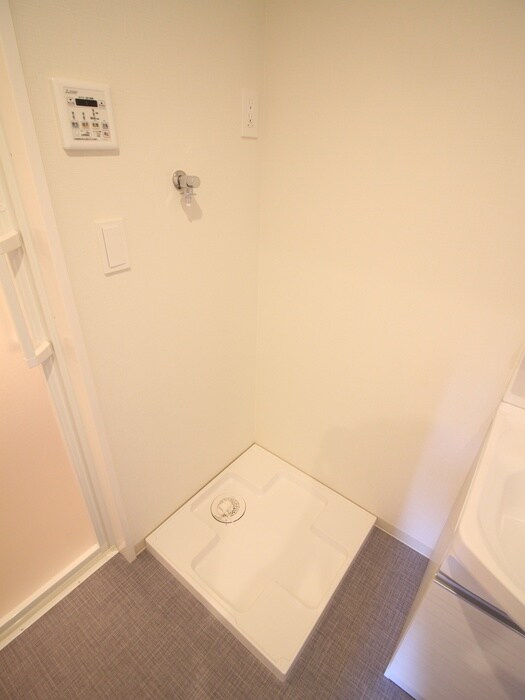 物件内観写真10　(洗濯機置場)