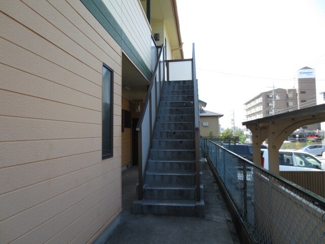 物件外観写真3　(エントランス部分)