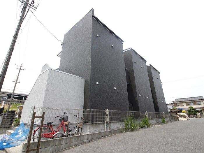 物件外観写真2　(外観写真)