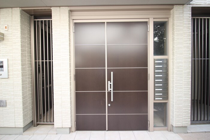 物件外観写真4　(エントランス部分)