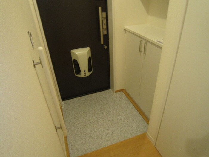 物件内観写真16　(玄関)