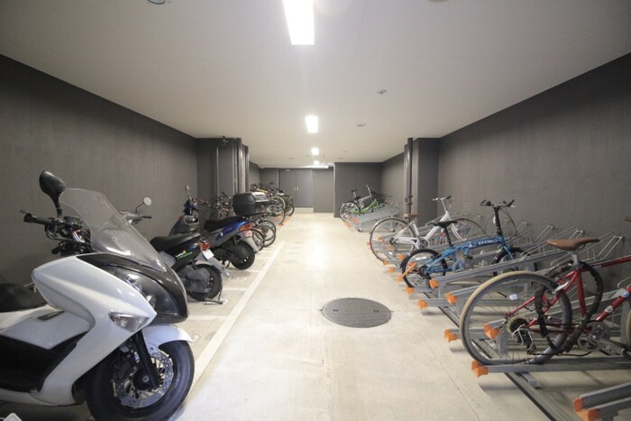 物件外観写真4　(駐輪場)