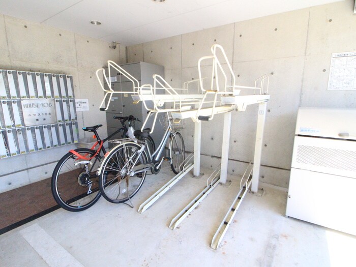 物件外観写真5　(駐輪場)