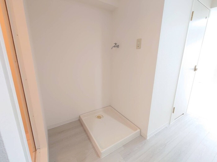 物件内観写真12　(洗濯機置場)