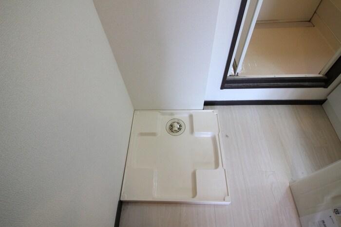 物件内観写真8　(洗濯機置場)