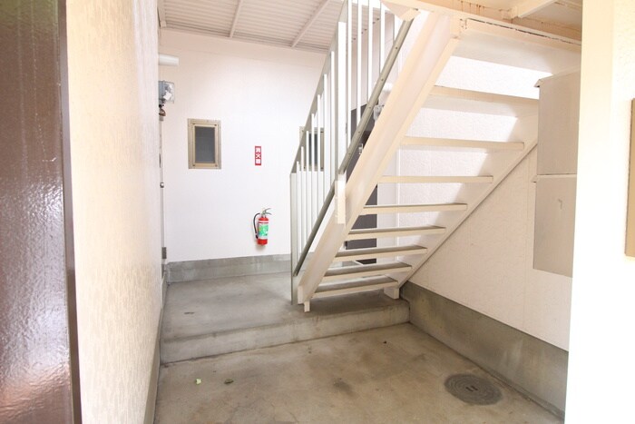 物件外観写真4　(エントランス部分)