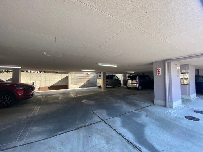 物件外観写真2　(駐車場)