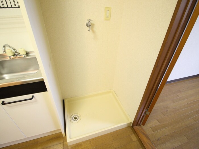 物件内観写真14　(洗濯機置場)