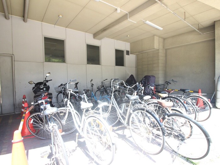 物件外観写真3　(駐輪場)