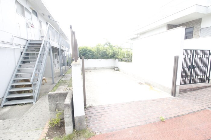 物件外観写真5　(駐車場)